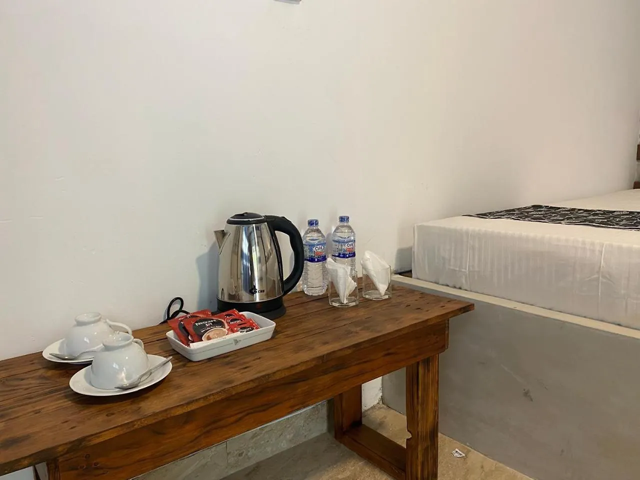 Mandavilla Airport Transit Hotel Katunayake 3*,  Sri Lanka