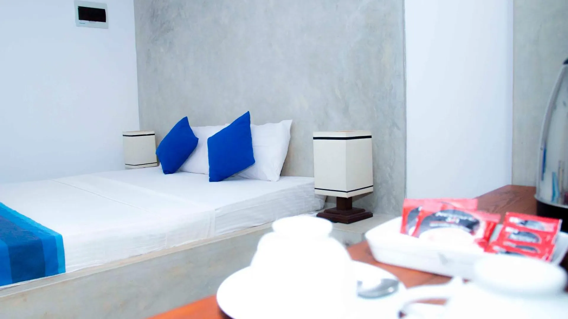 Mandavilla Airport Transit Hotel Katunayake 3*,